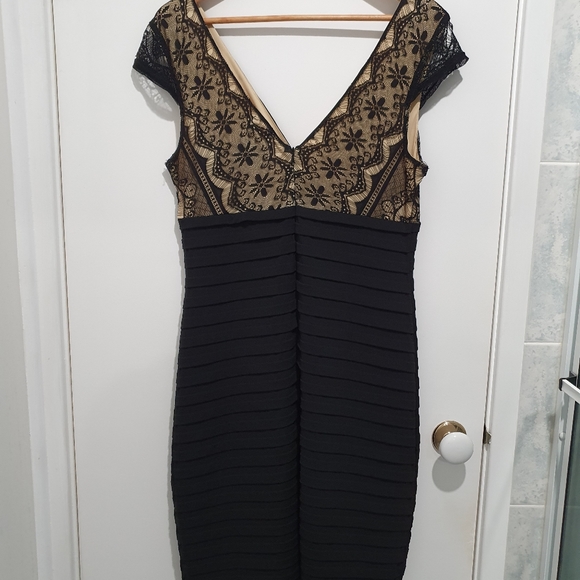 Teaberry size 12 black cocktail dress with lace - Picture 5 of 5